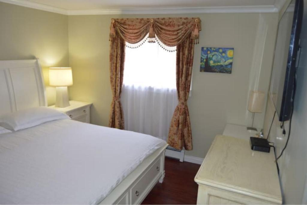 Jane'S Private Rooms With Shared Washroom Surrey Exterior foto